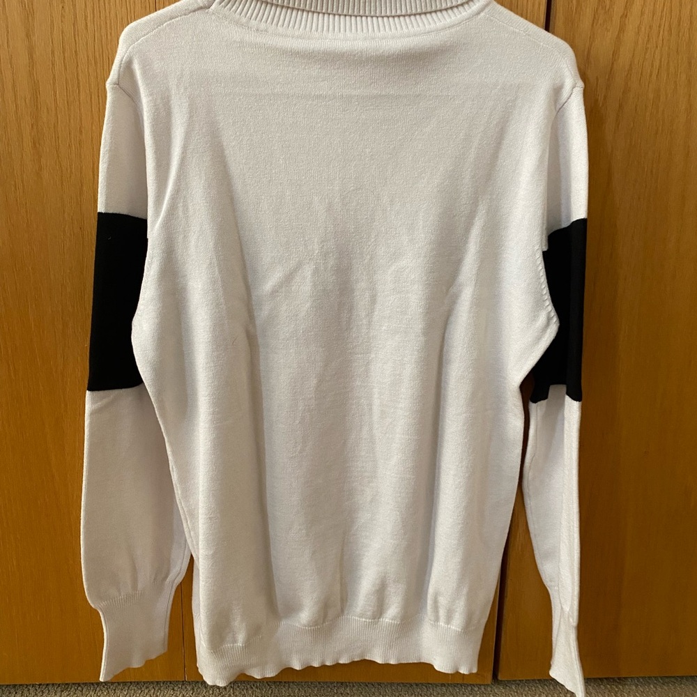 SKI sweater XL. Black and White. Very cute and warm, excellent condition ⛷️⛷️ - Picture 8 of 8
